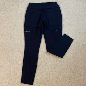Athleta Black Headlands Cargo tight. Excellent condition. Worn once. Size 8.